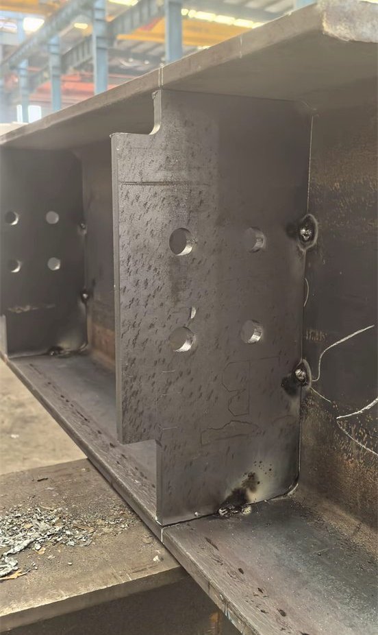 Steel end plate and bolt hole detail reference